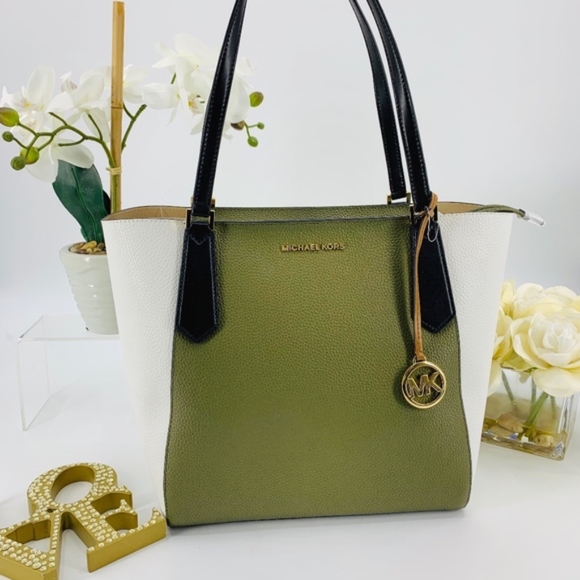 Michael Kors Handbags - LAST DAY SALE Michael Kors Kimberly Leather Bag